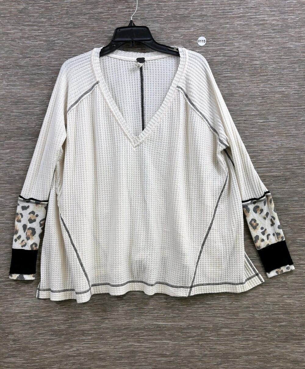 We The Free Shirt Womens XS White V Neck Thermal Raglan Leopard Tunic Top